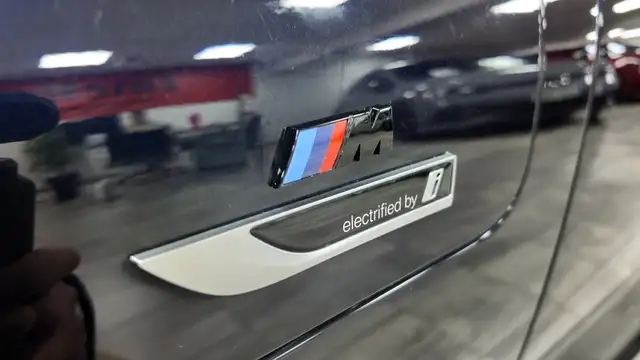 BMW 5 Series view 14