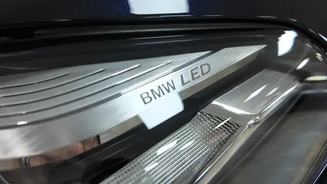 BMW 5 Series view 11