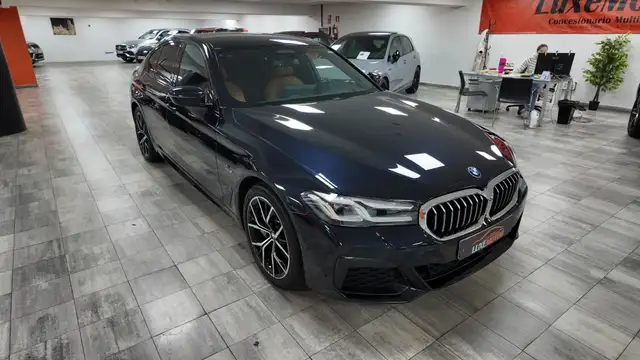 BMW 5 Series view 8
