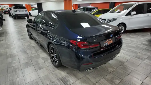 BMW 5 Series view 4