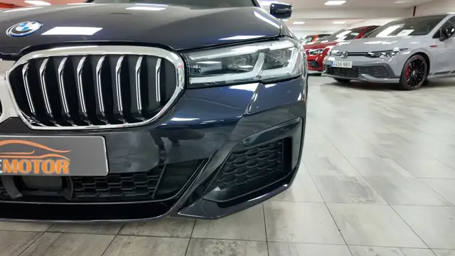 BMW 5 Series view 9