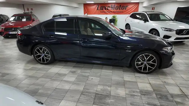 BMW 5 Series view 7