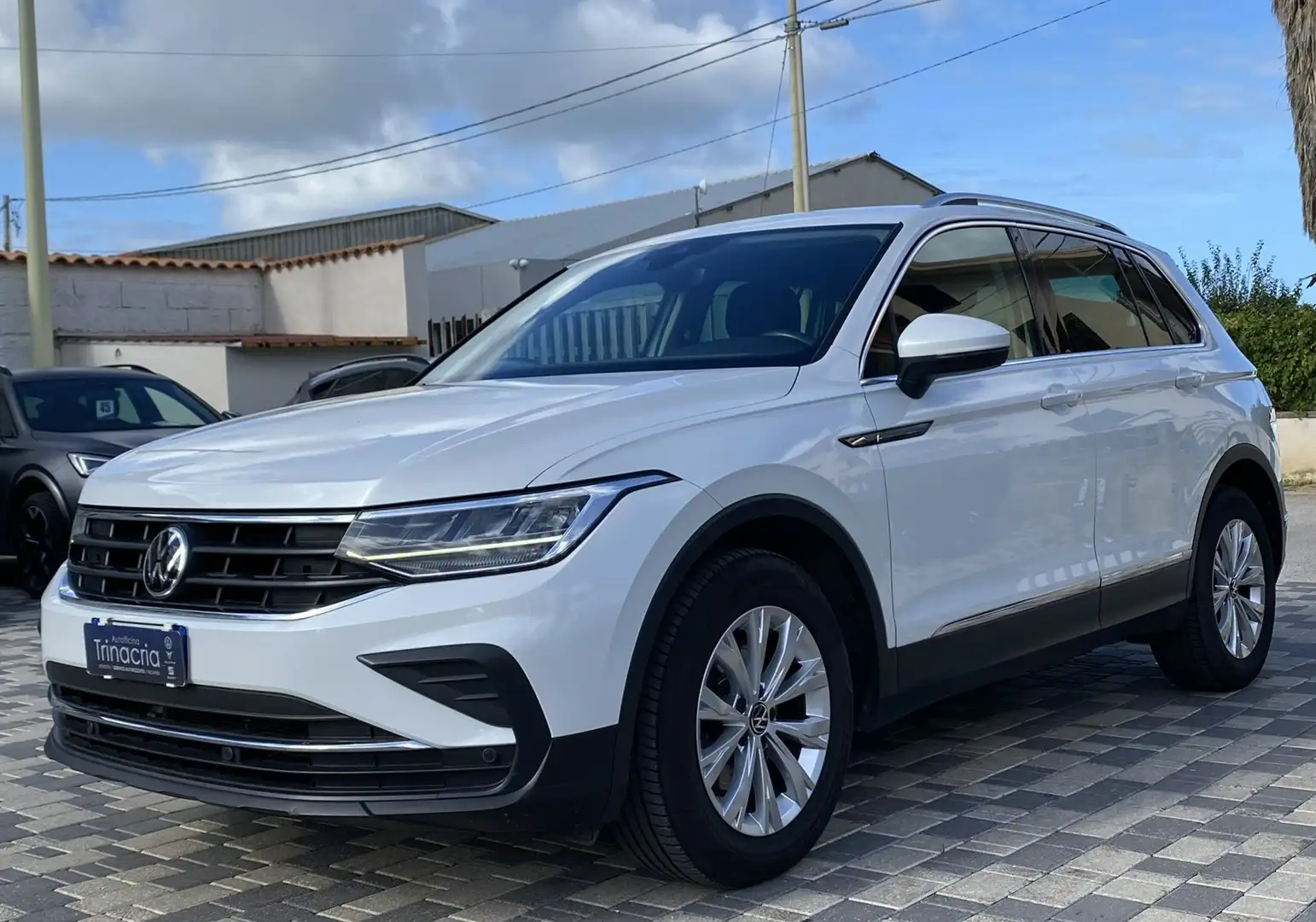 Volkswagen Tiguan Life 2.0 TDI 150CV DSG Bianco - 1