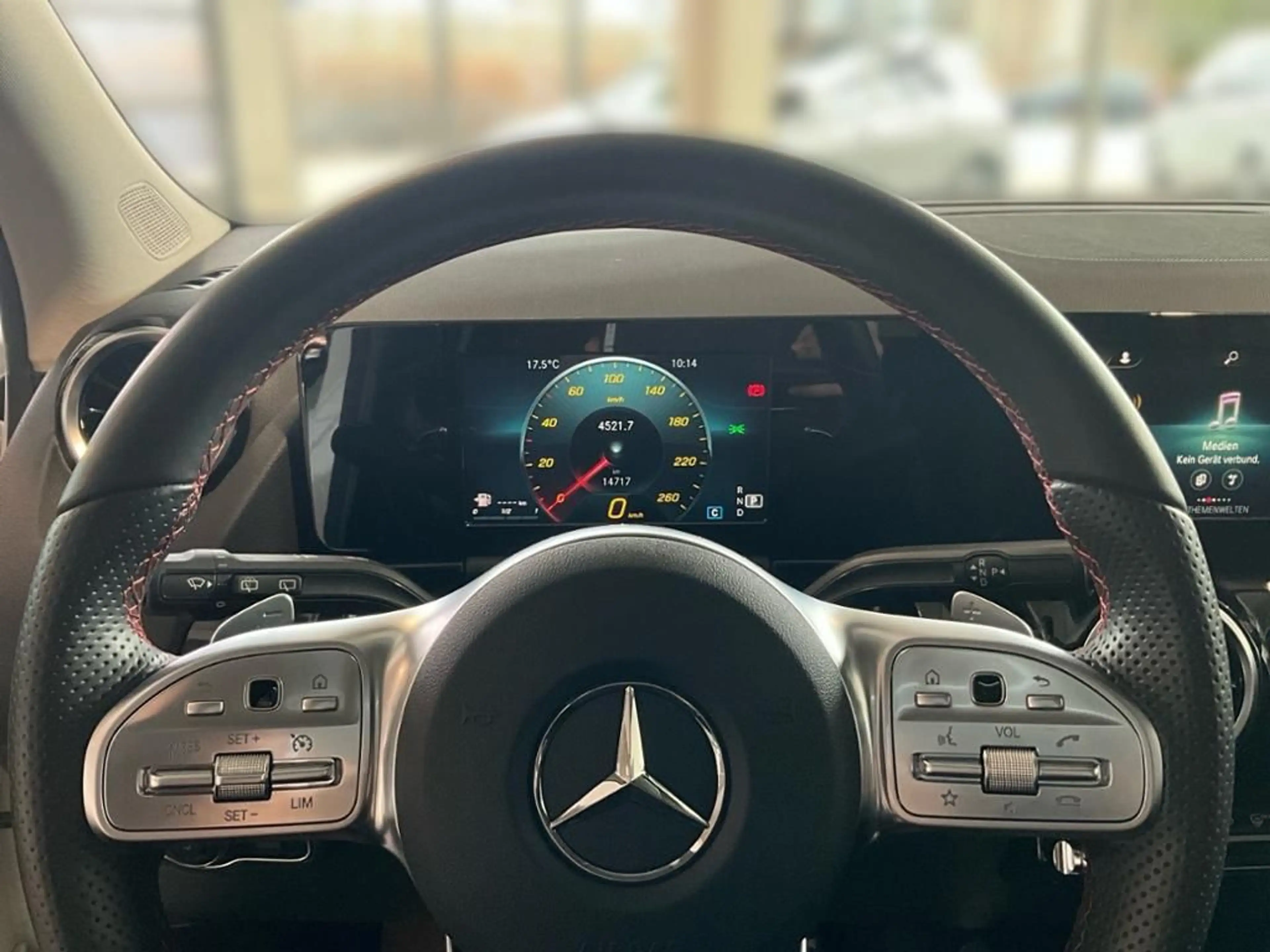 Mercedes-Benz GLA 200 AMG S-Sitz KAM PDC SpurH AUT LED — photo 12