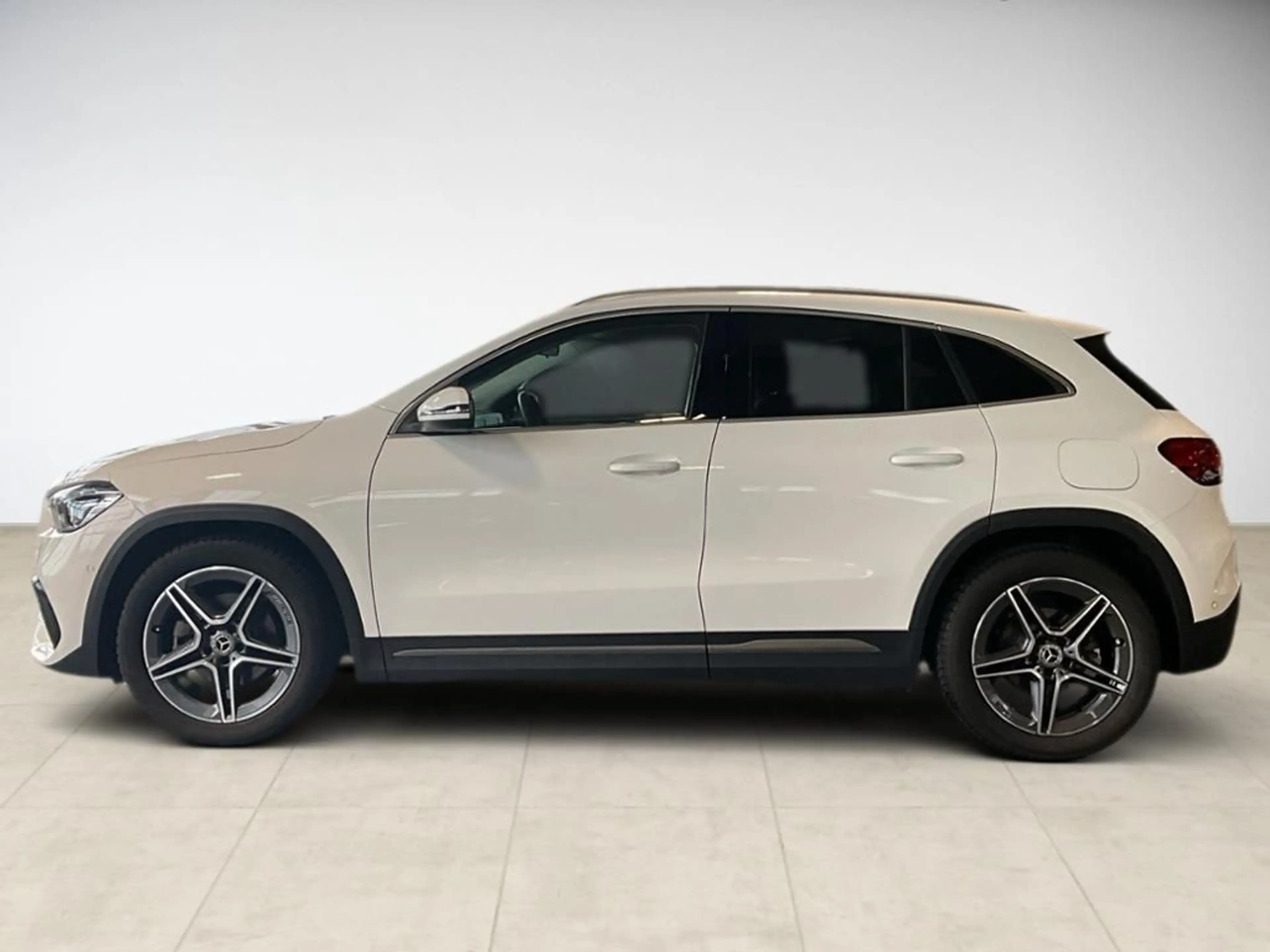 Mercedes-Benz GLA 200 AMG S-Sitz KAM PDC SpurH AUT LED — photo 7