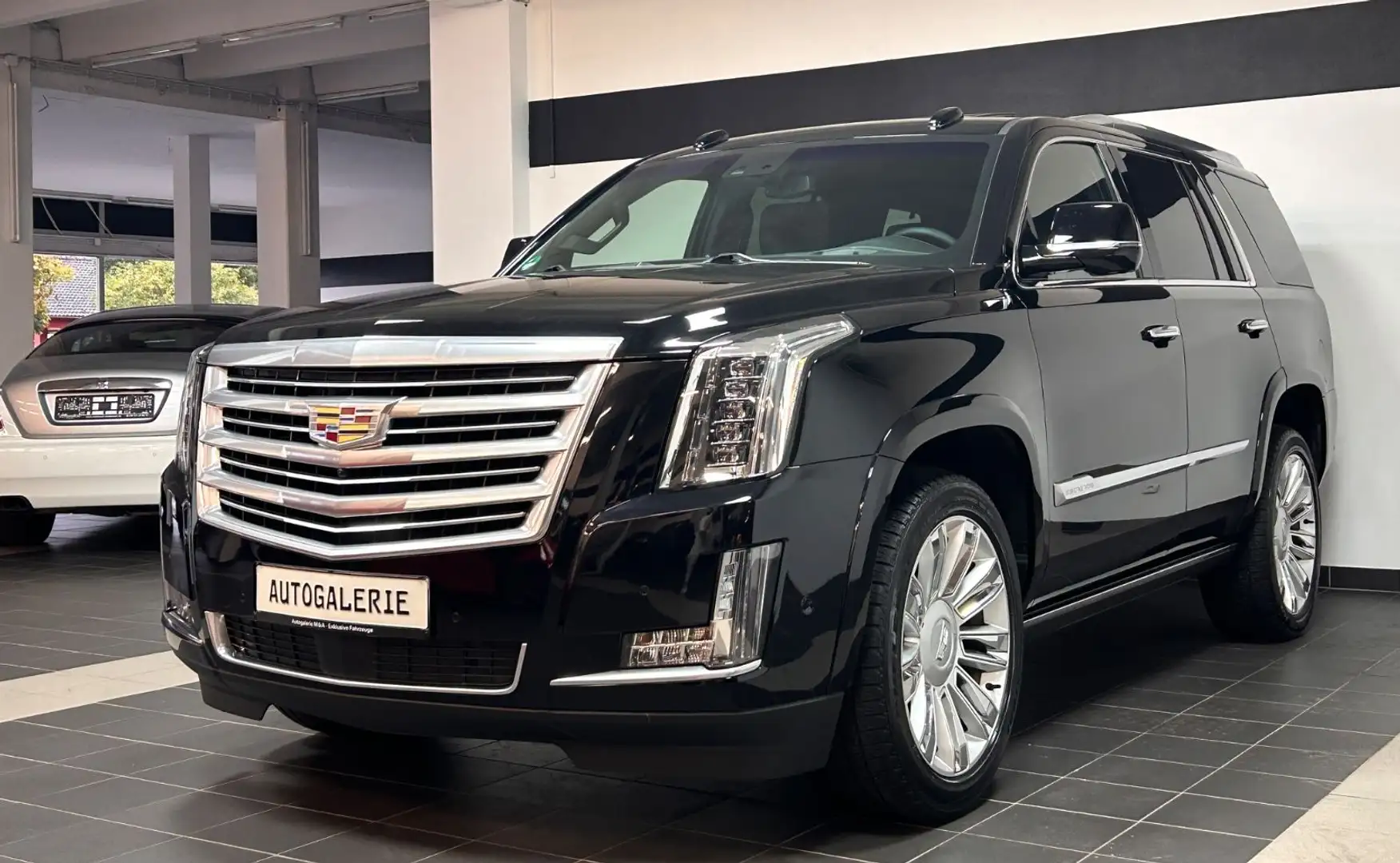 Cadillac Escalade Platinum | 1. Hand - Deutsches Fzg.! Schwarz - 1
