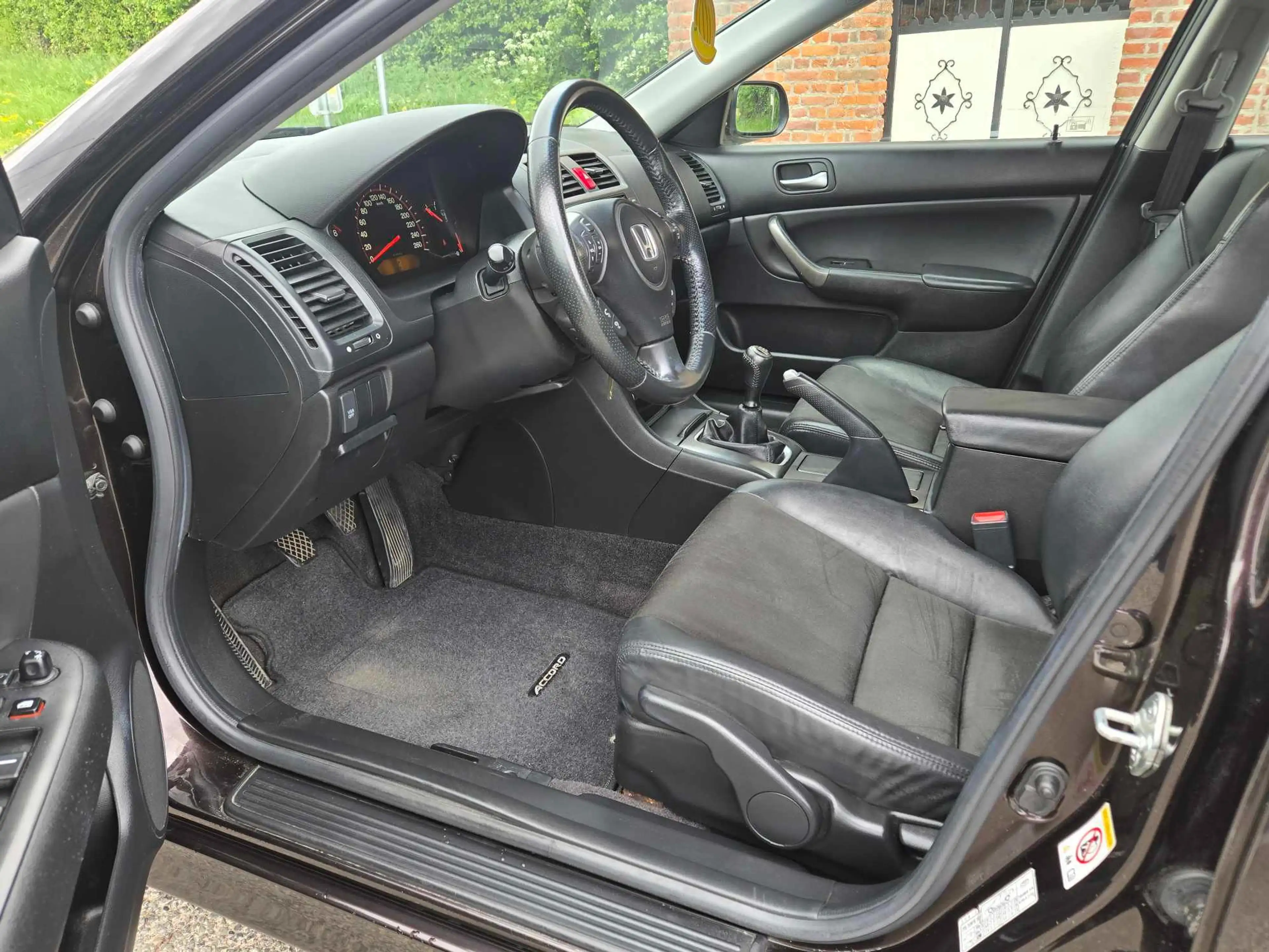 Honda Accord 2.0i 16v 121000Km carnet complet — photo 14