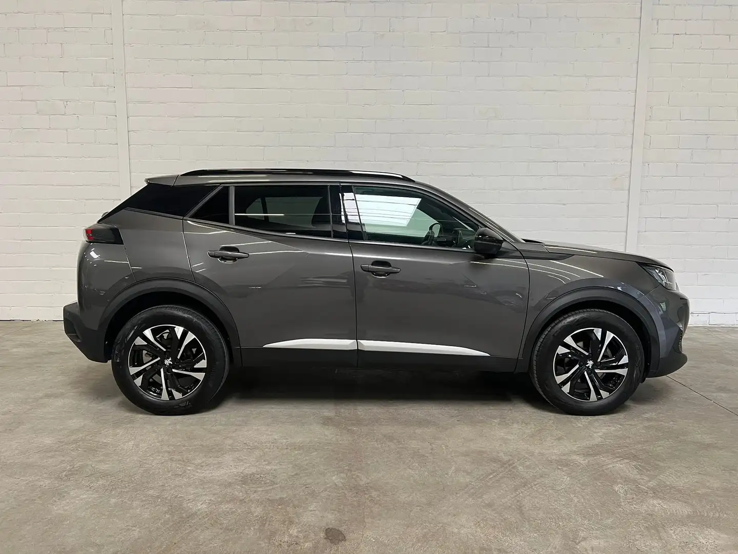 Peugeot 2008 1.2 PureTech Allure Pack S Grijs - 2
