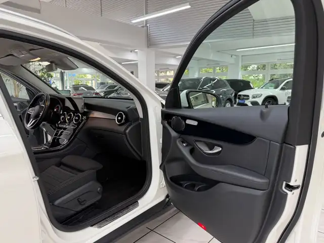 Mercedes-Benz GLC view 8