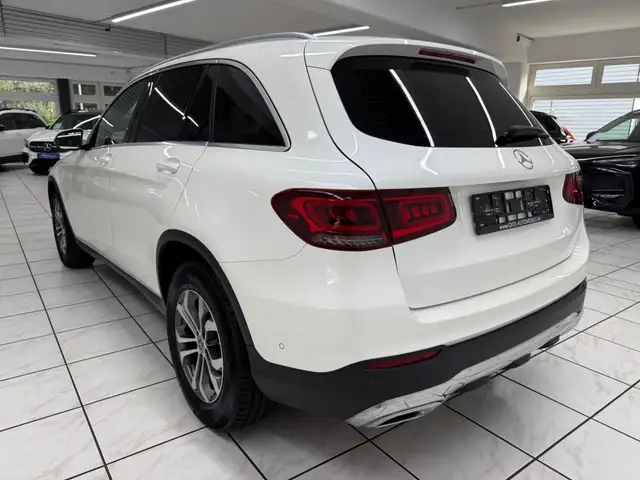 Mercedes-Benz GLC view 2
