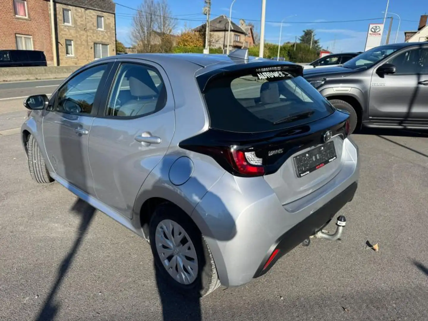 Toyota Yaris 1.5 MT Dynamic Gris - 2