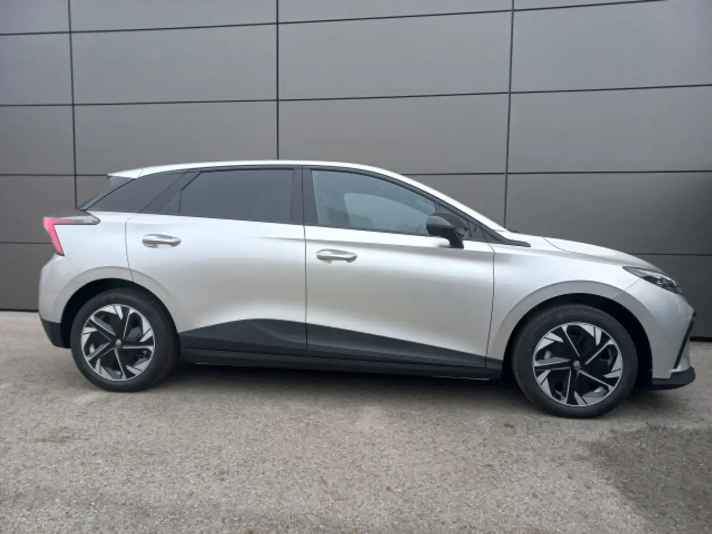 MG MG4 Luxury 64kWh Led Silber - 2