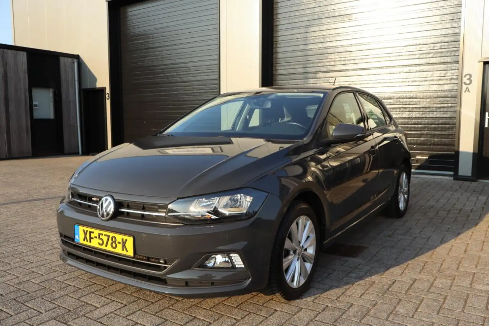 Volkswagen Polo 1.0 TSI Comfortline ACC| PDC|DSG|CRUISE|NAVI|AUTOM Grijs - 2