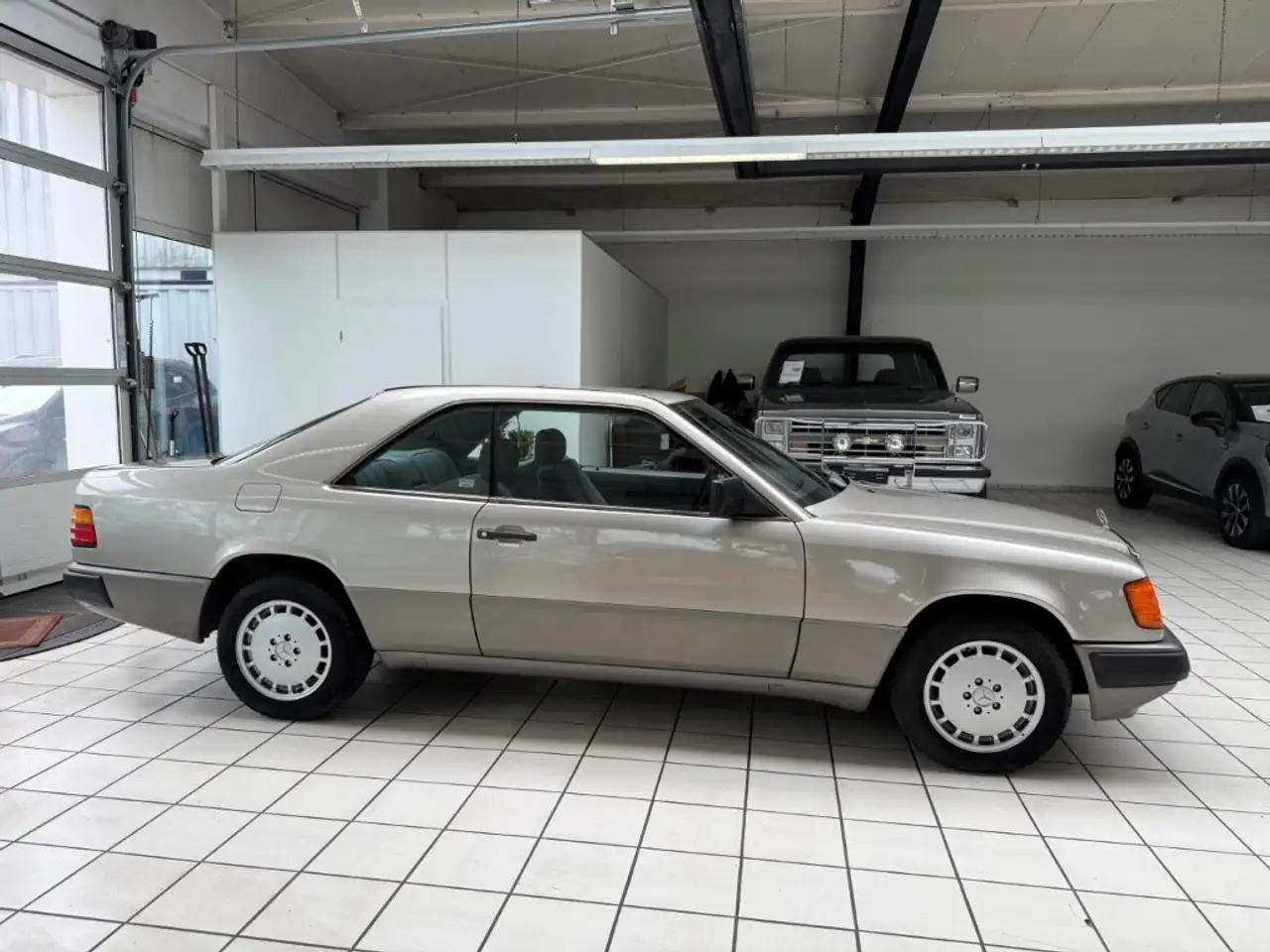 Mercedes-Benz 230 CE Automatik Coupe, foto 4