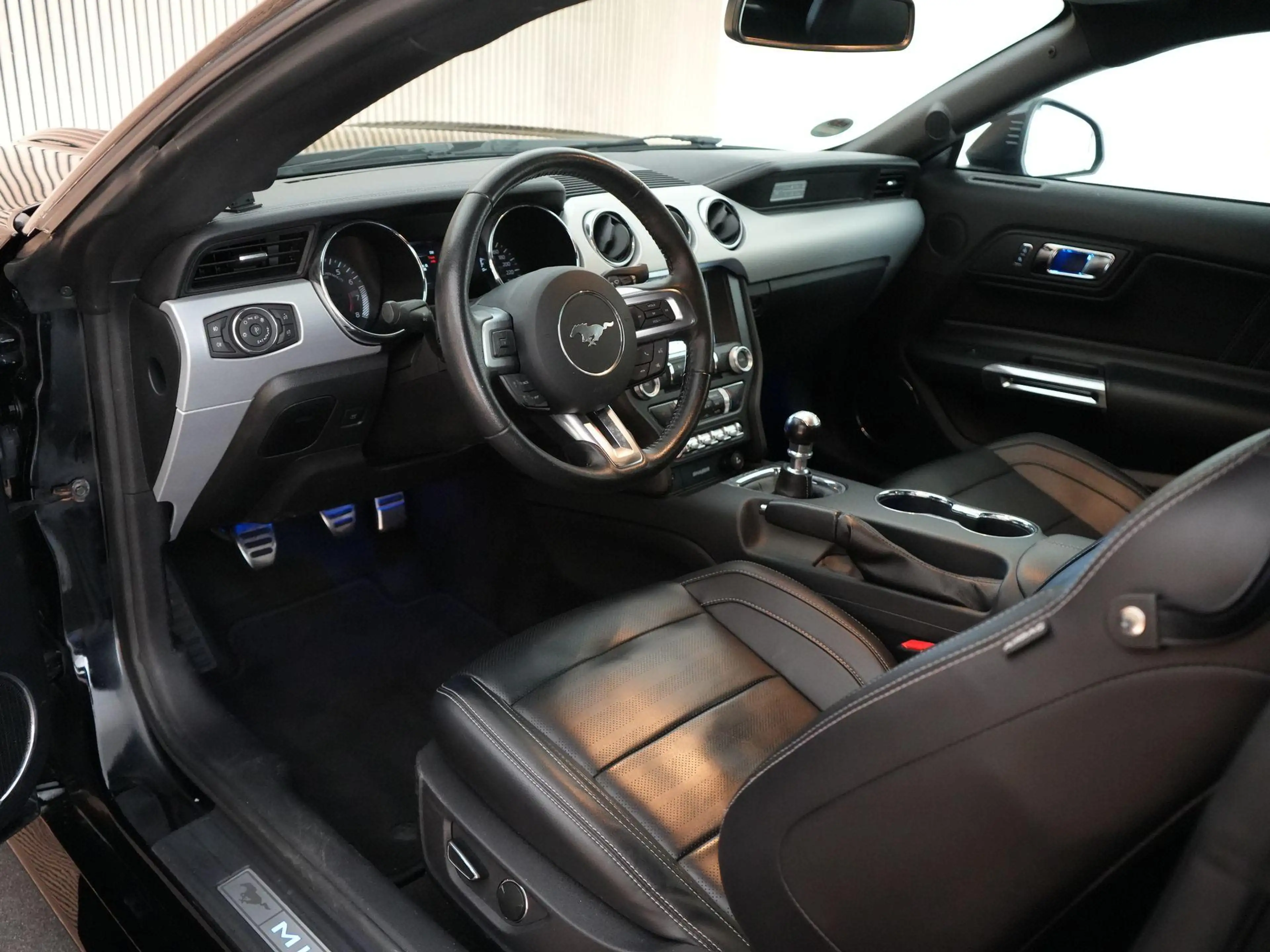 Ford Mustang Fastback GT PERFORMANCE PACK 5.0 421pk HANDGESCHAK — photo 9