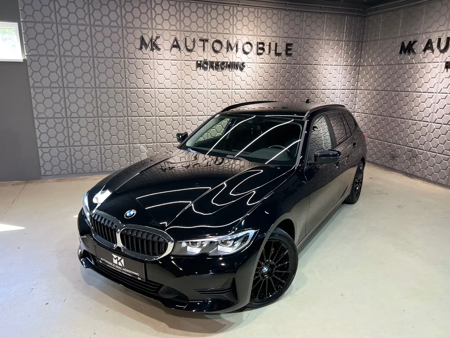 BMW 318 d Touring*PDC*NAVI*LED*STOFF*ACTIV GUARD PLUS*ISO Schwarz - 2