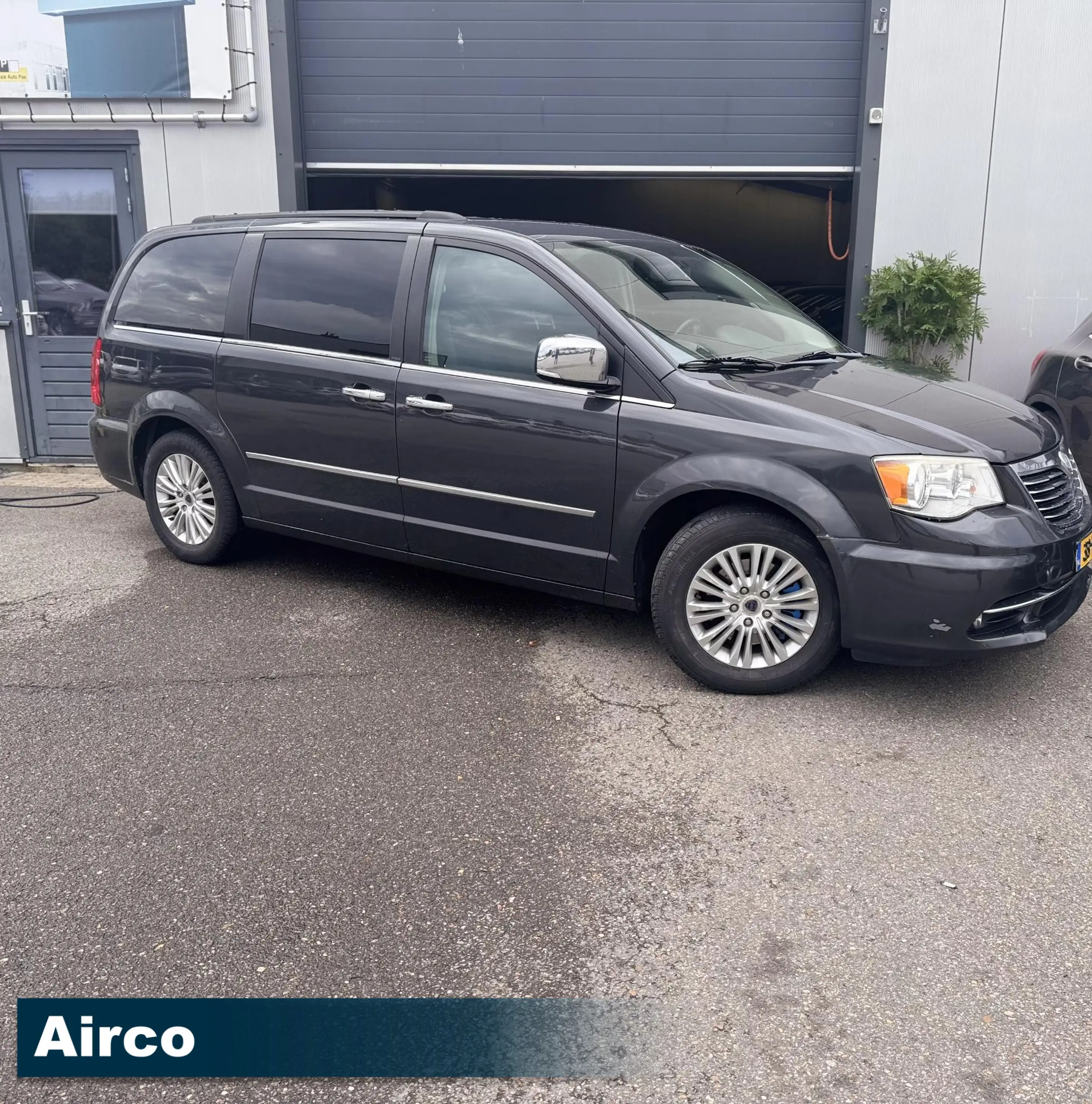Lancia Voyager 2.8 Multijet Gold / Navi / Airco / Camera / Nap / — photo 2