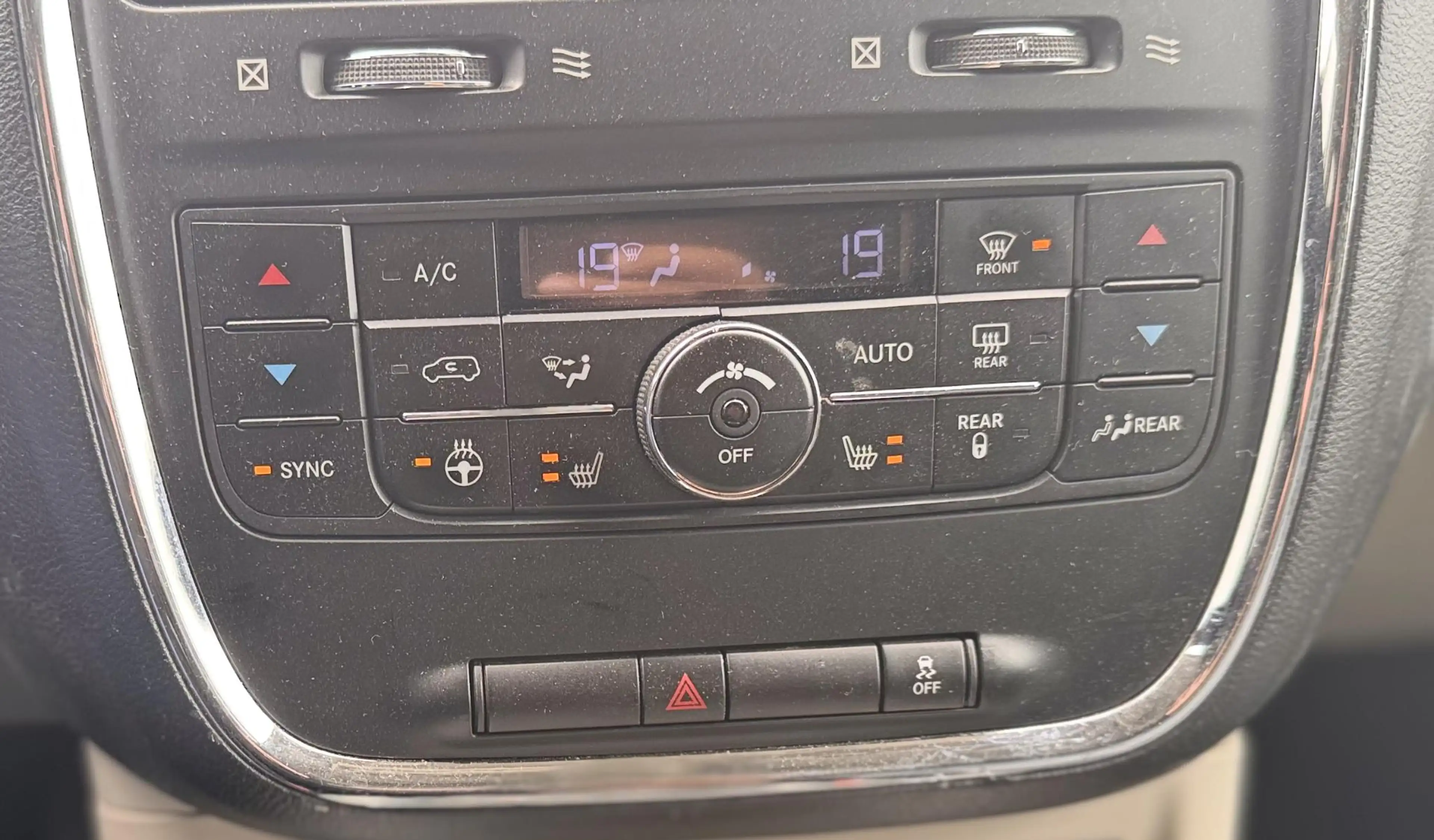Lancia Voyager 2.8 Multijet Gold / Navi / Airco / Camera / Nap / — photo 13