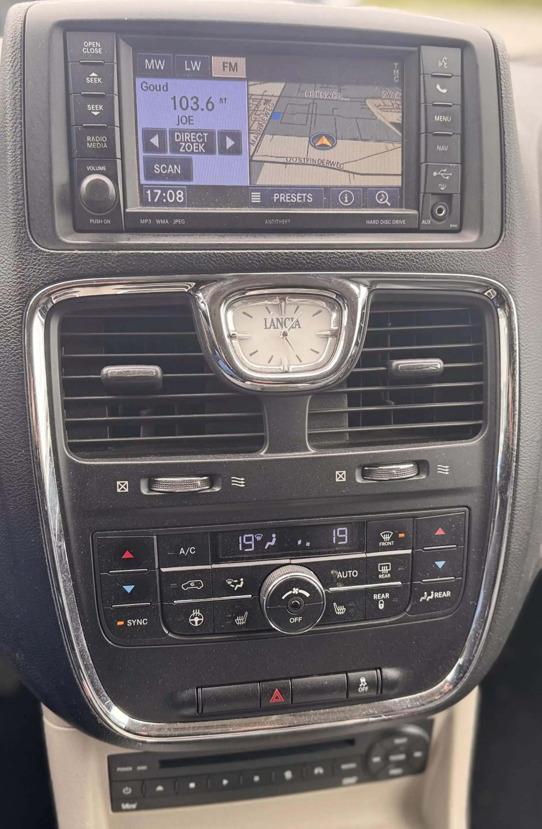 Lancia Voyager 2.8 Multijet Gold / Navi / Airco / Camera / Nap / — photo 12
