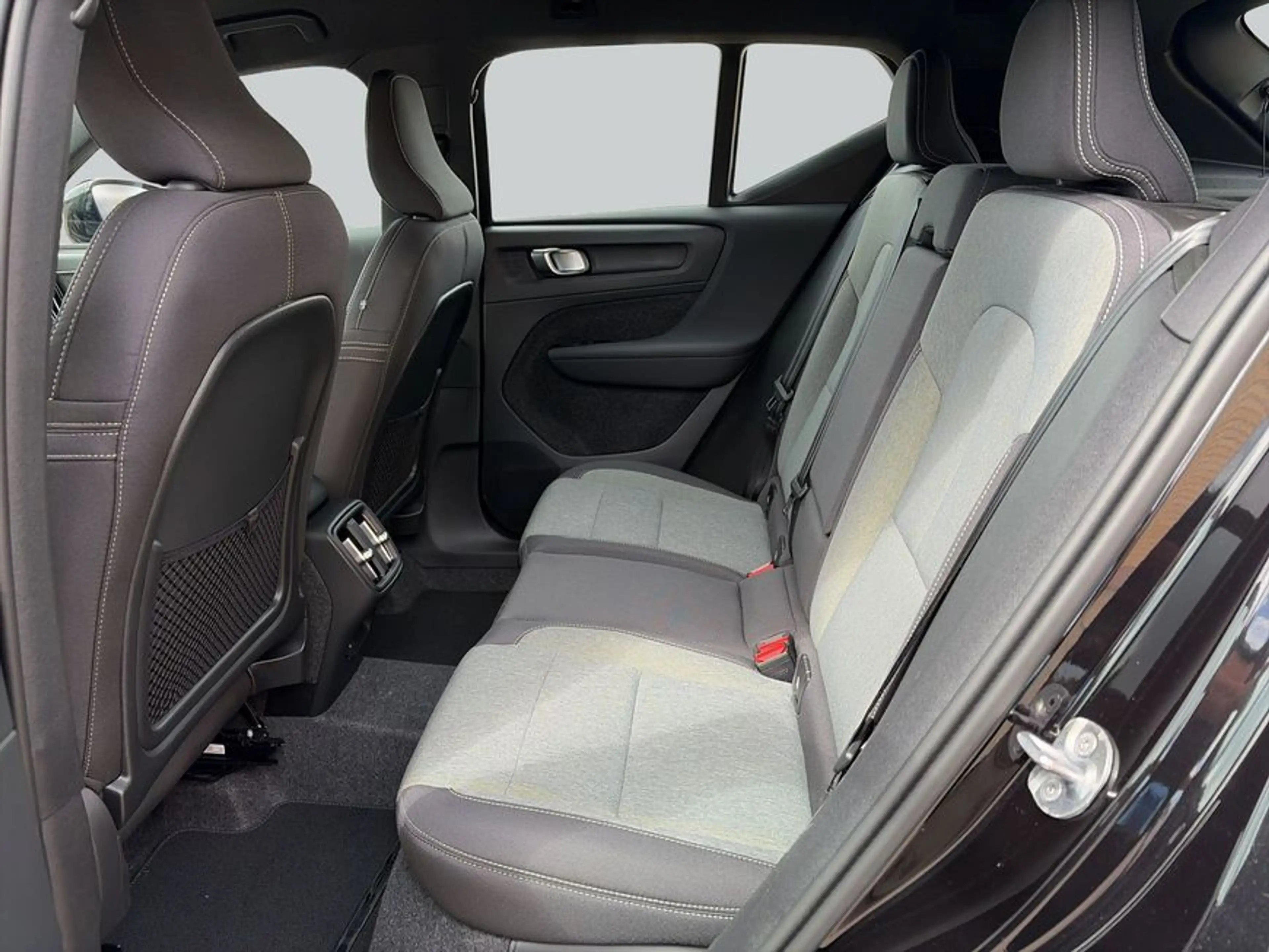 Volvo XC40 XC40 B3 B DKG Plus Black Edition — photo 11
