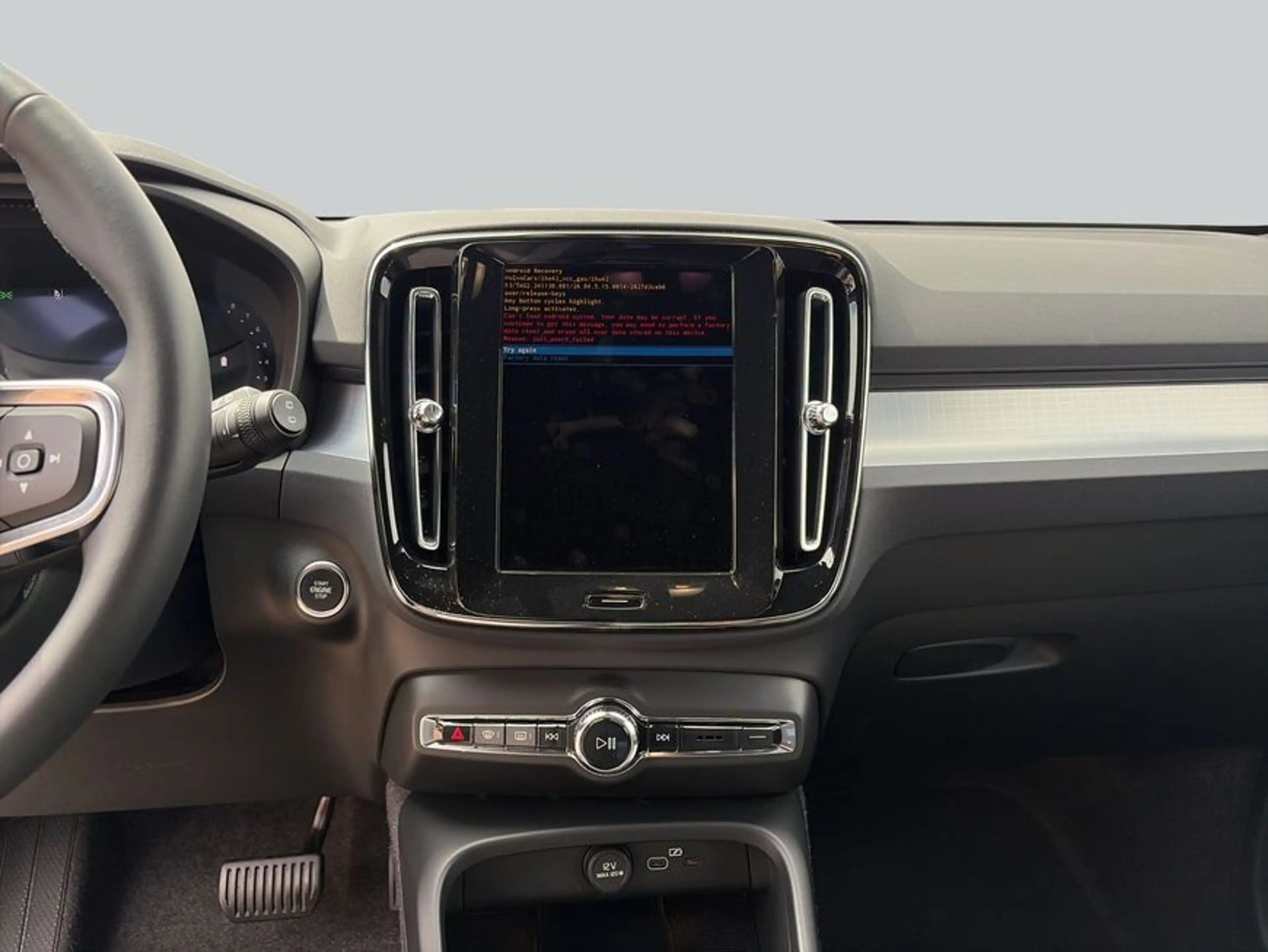 Volvo XC40 XC40 B3 B DKG Plus Black Edition — photo 14