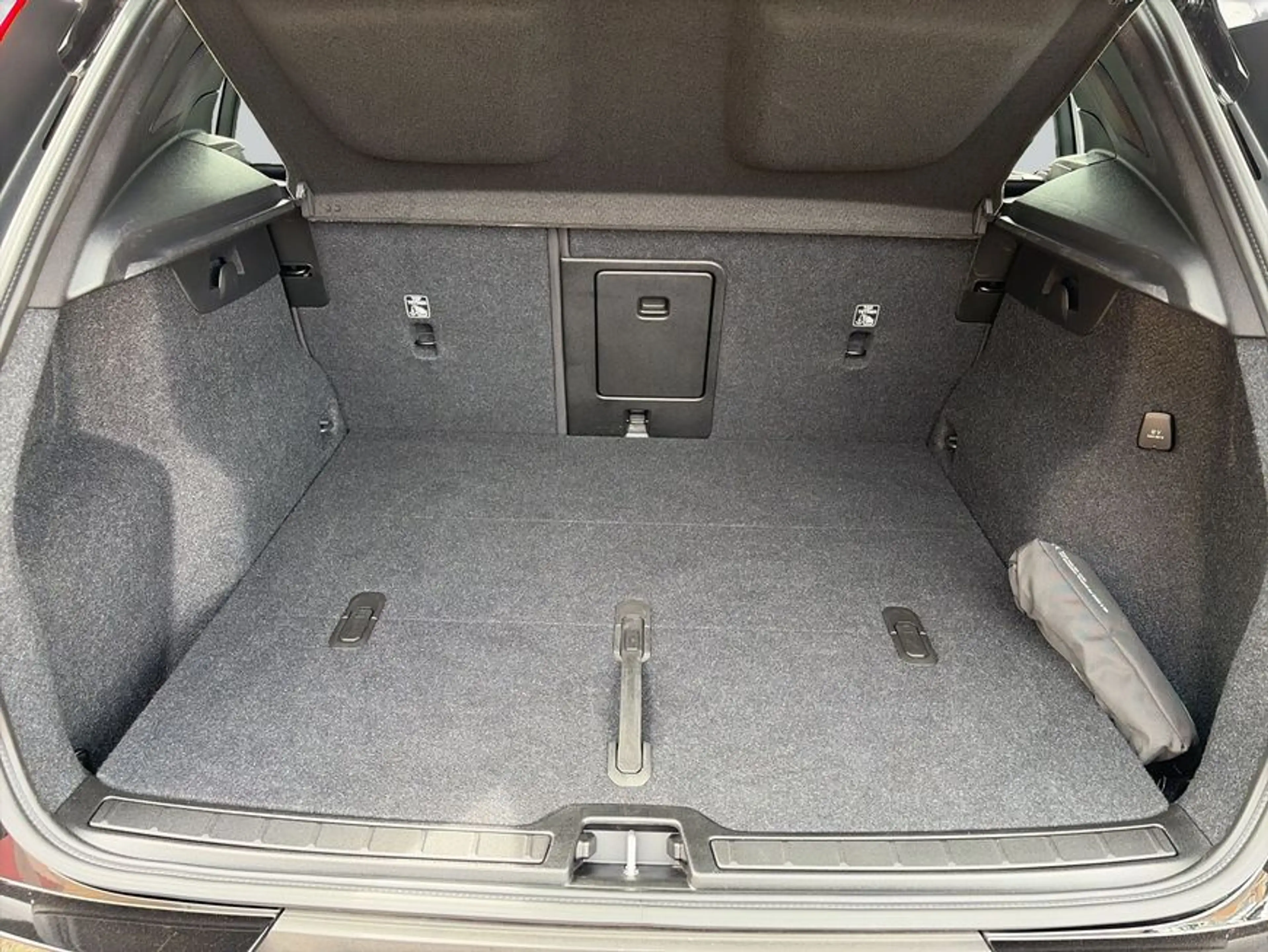 Volvo XC40 XC40 B3 B DKG Plus Black Edition — photo 8