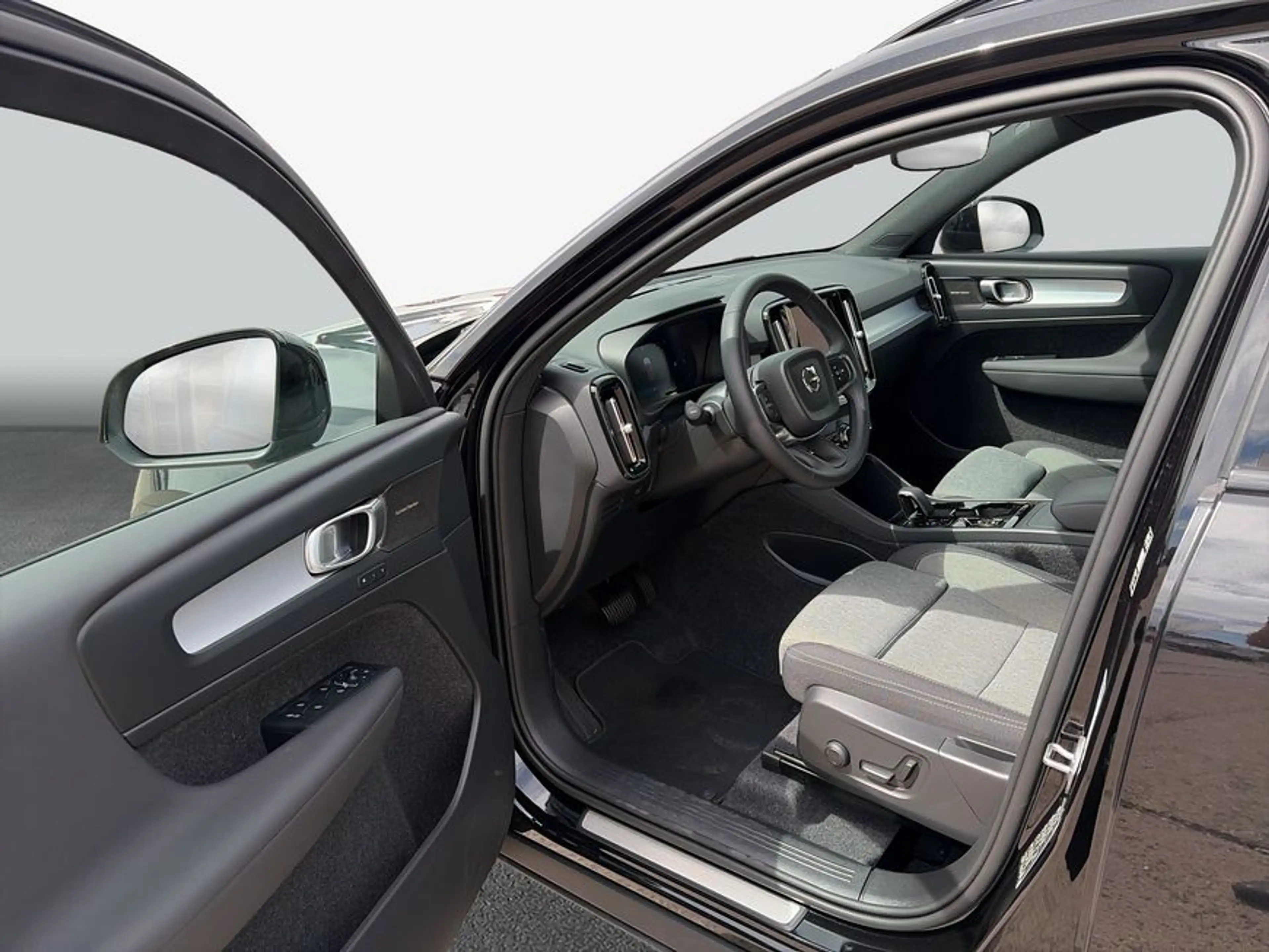 Volvo XC40 XC40 B3 B DKG Plus Black Edition — photo 9