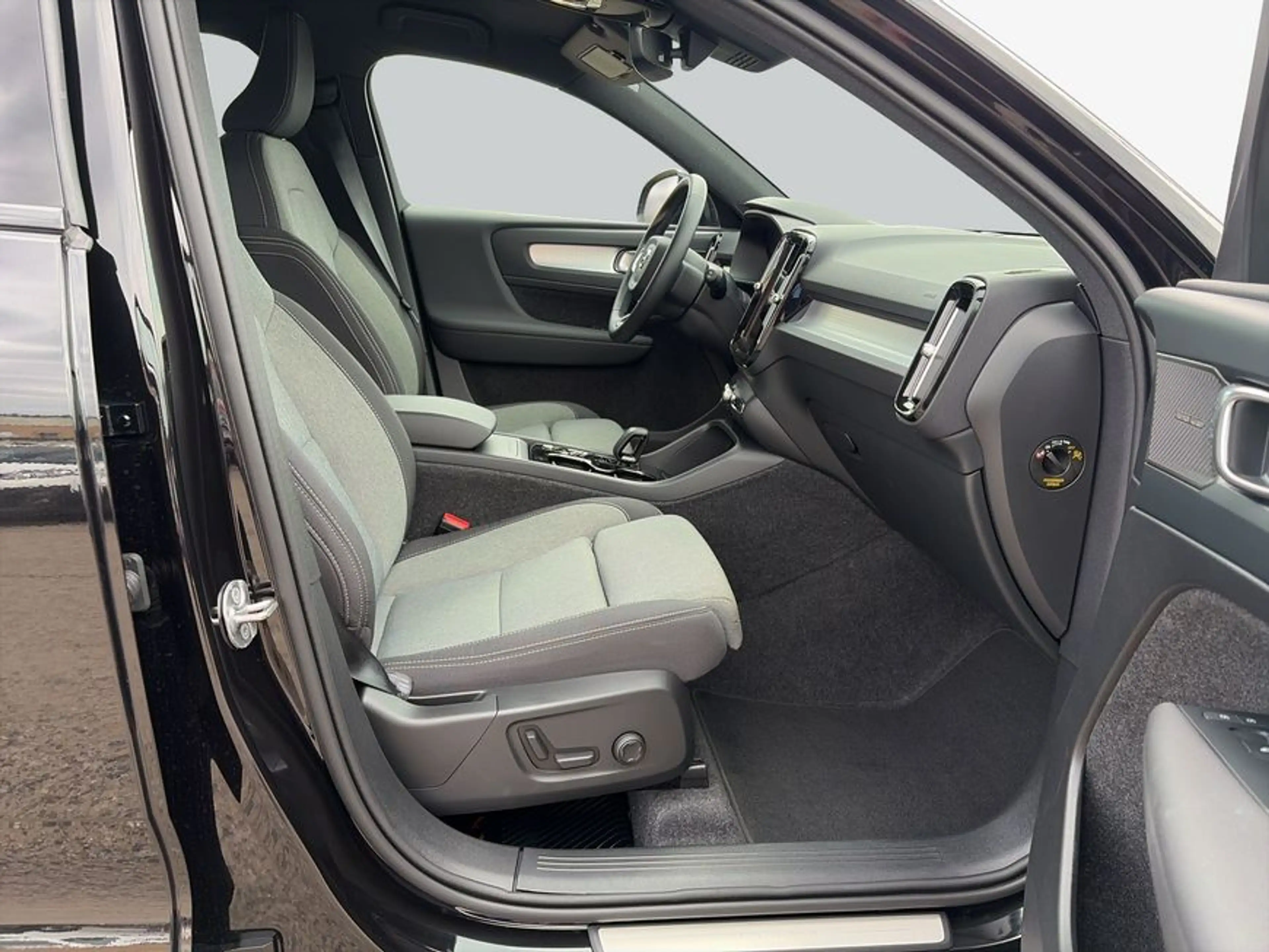 Volvo XC40 XC40 B3 B DKG Plus Black Edition — photo 12