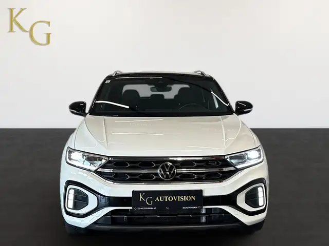 Volkswagen T-Roc view 11