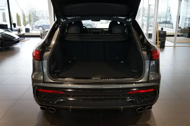 Audi SQ5 view 6