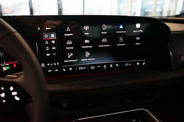 Audi SQ5 view 14
