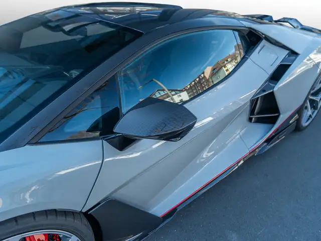 Lamborghini Revuelto view 13