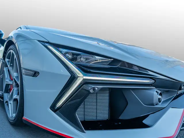 Lamborghini Revuelto view 11