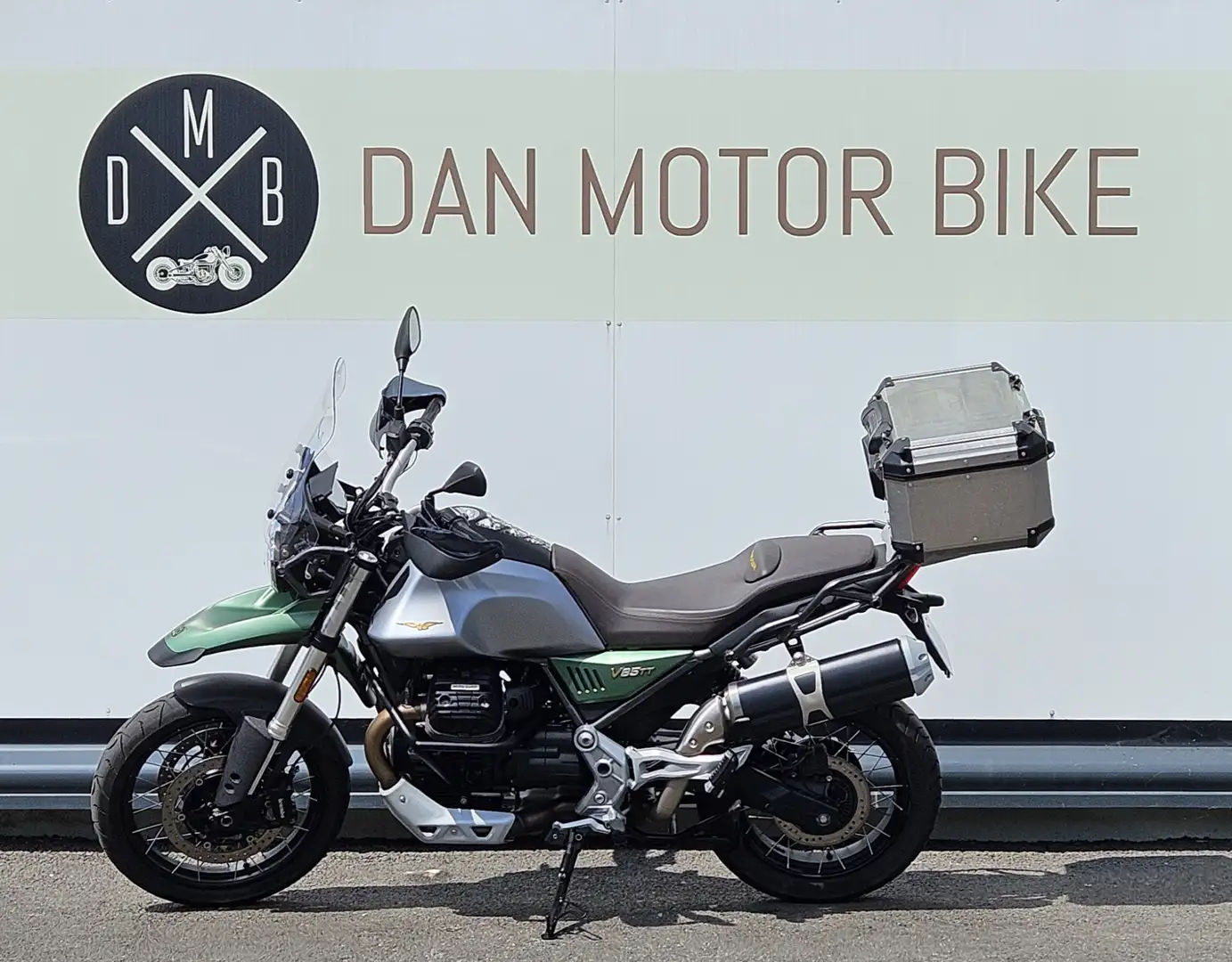 Moto Guzzi V 85 TT Gris - 1