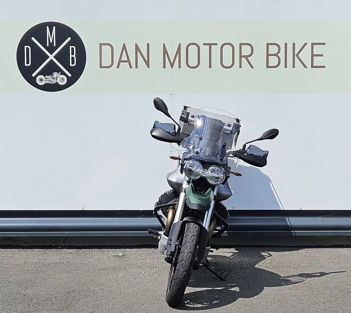 Moto Guzzi V 85 TT Gris - 2