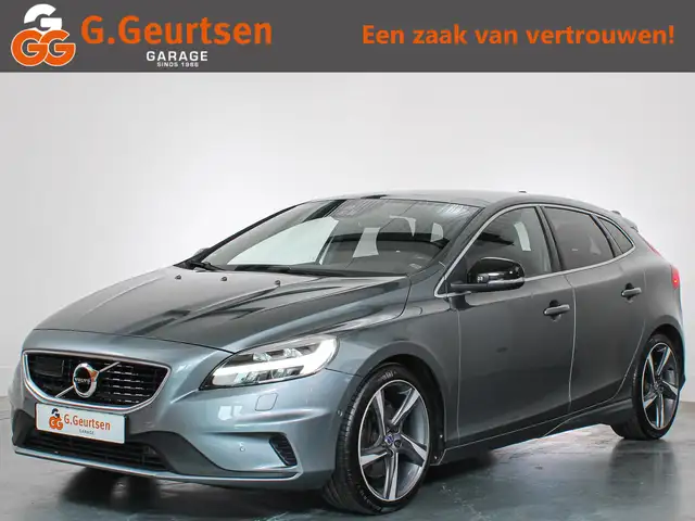 Volvo V40 1.5 T3 Polar+ R-design, Panoramdak, Trekhaak, LED,