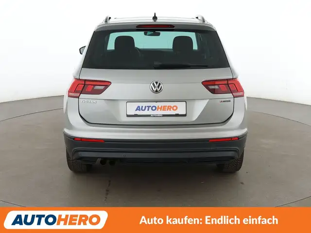 Volkswagen Tiguan view 5