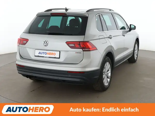 Volkswagen Tiguan view 6