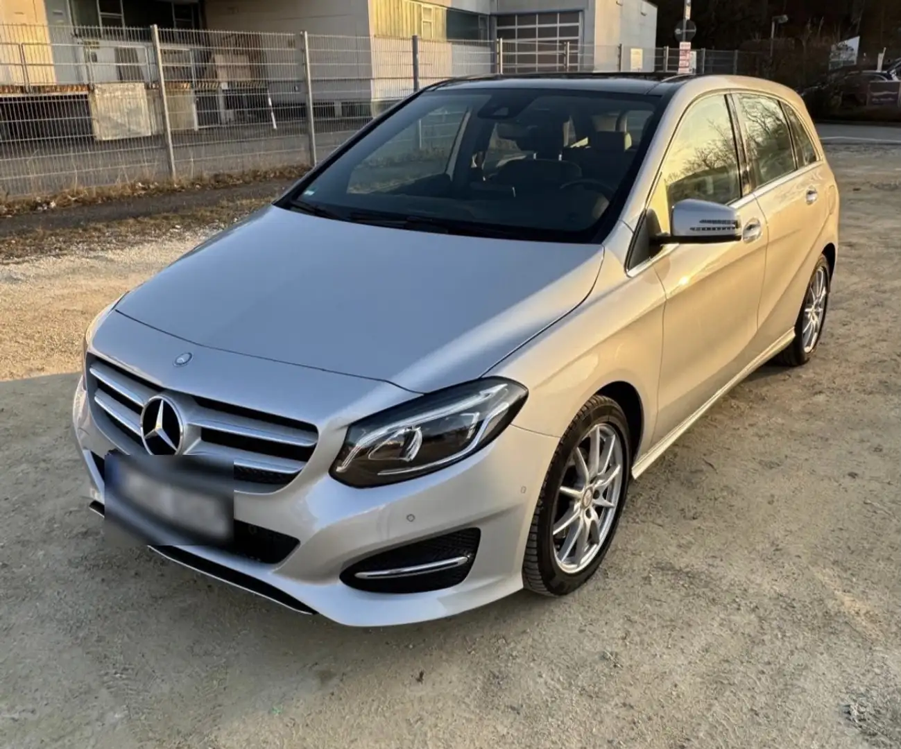 Mercedes-Benz B 200 7G-DCT Urban Silber - 2