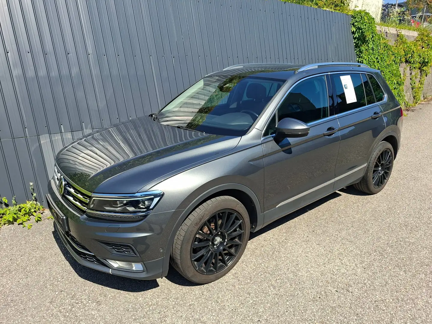 Volkswagen Tiguan Highline TDI SCR DSG Grau - 1