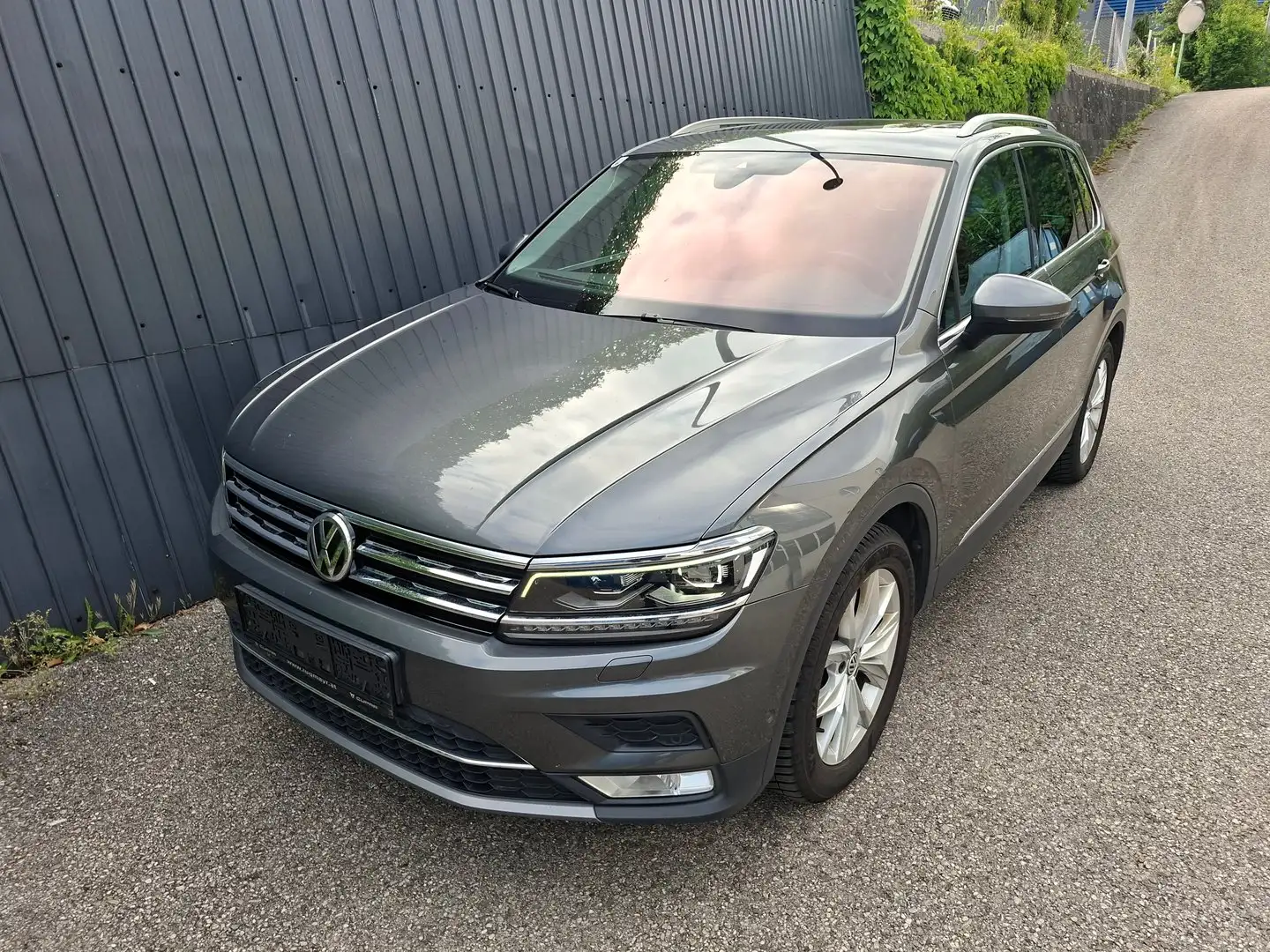 Volkswagen Tiguan Highline TDI SCR DSG Grau - 1