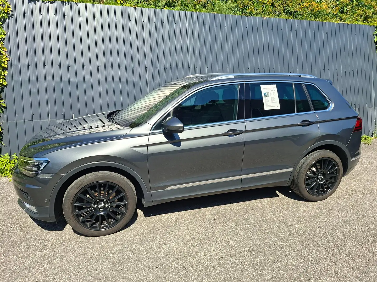 Volkswagen Tiguan Highline TDI SCR DSG Grau - 2