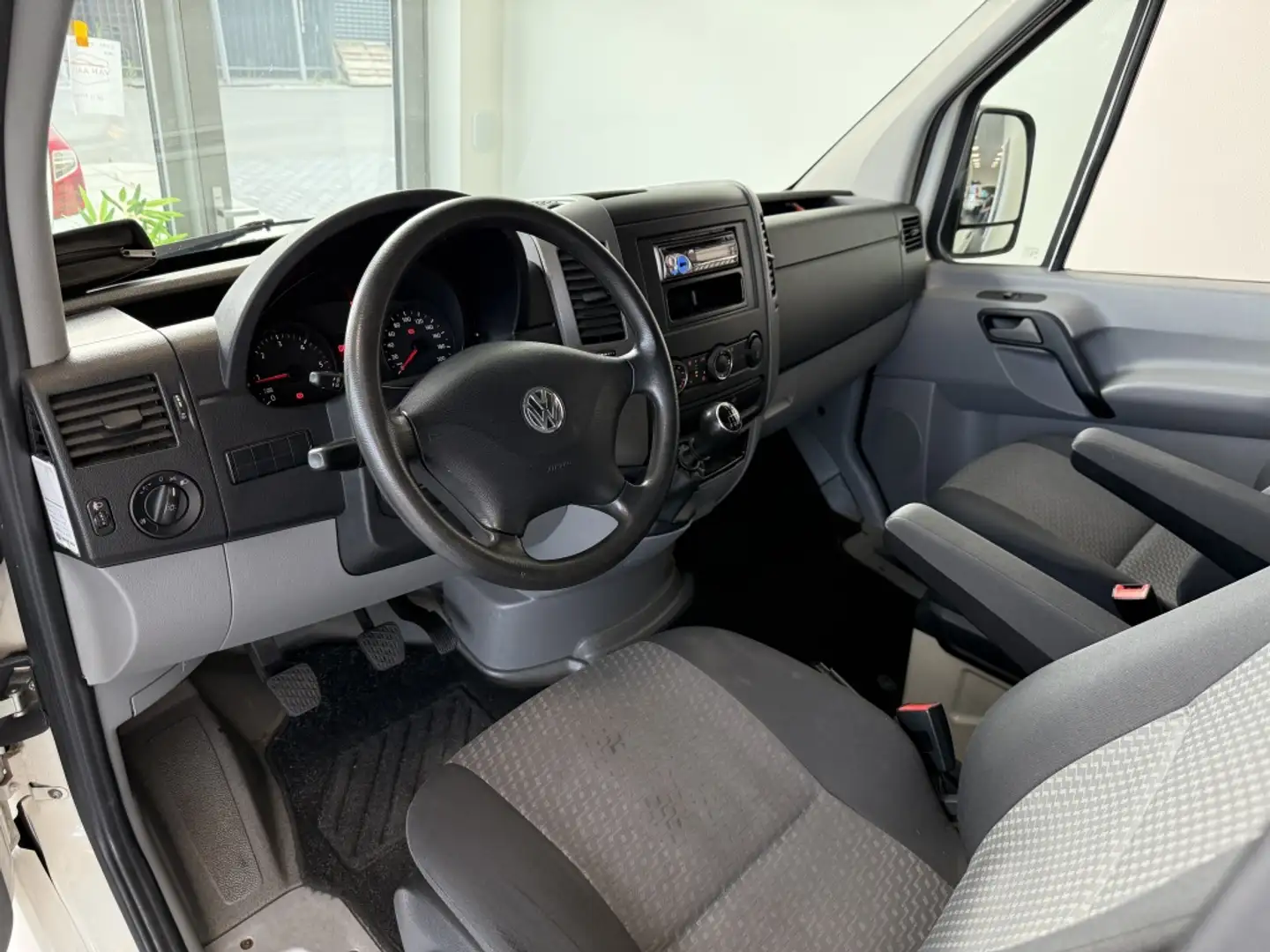 Volkswagen Crafter 28 2.0 TDI L1H1 BM Biały - 2