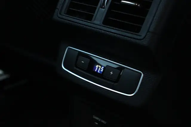 Audi Q5 view 16