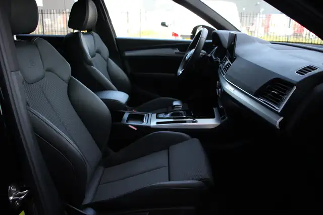 Audi Q5 view 14