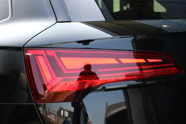 Audi Q5 view 18