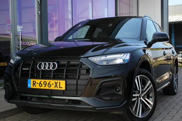 Audi Q5 view 2