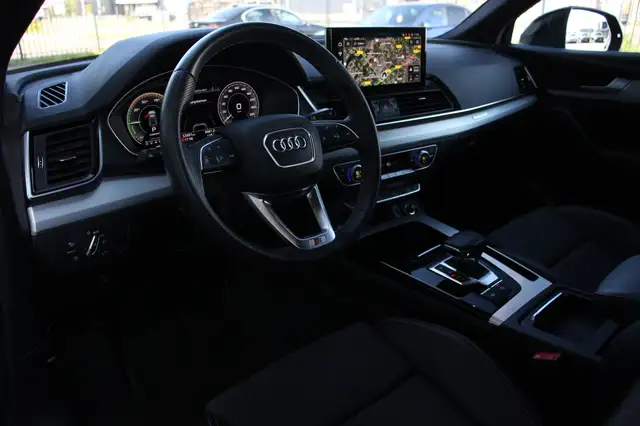 Audi Q5 view 10