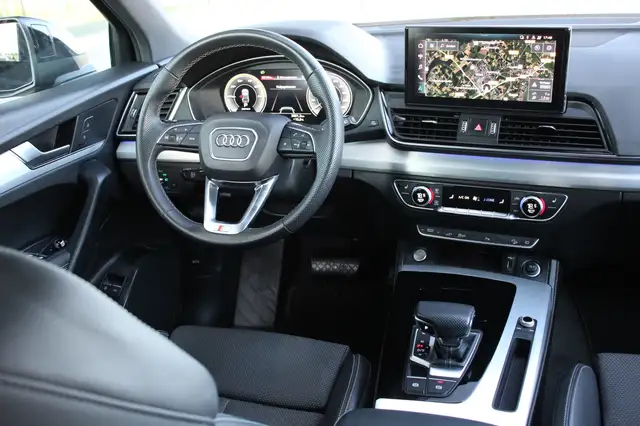 Audi Q5 view 12