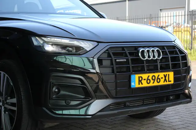 Audi Q5 view 4
